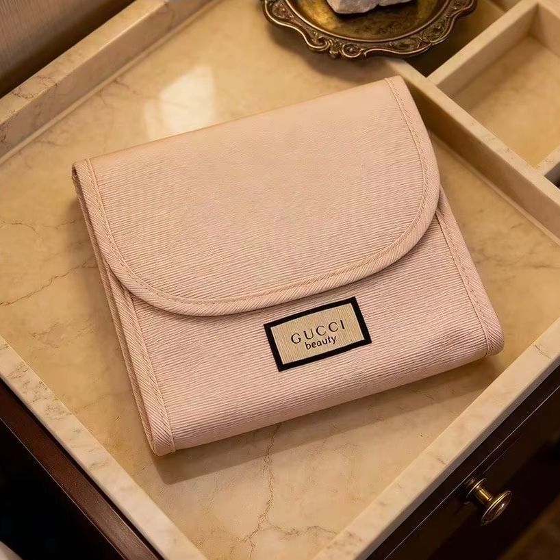 Luxury Bags Gucci - Косметичка Gucci нежно-розового цвета с магнитной